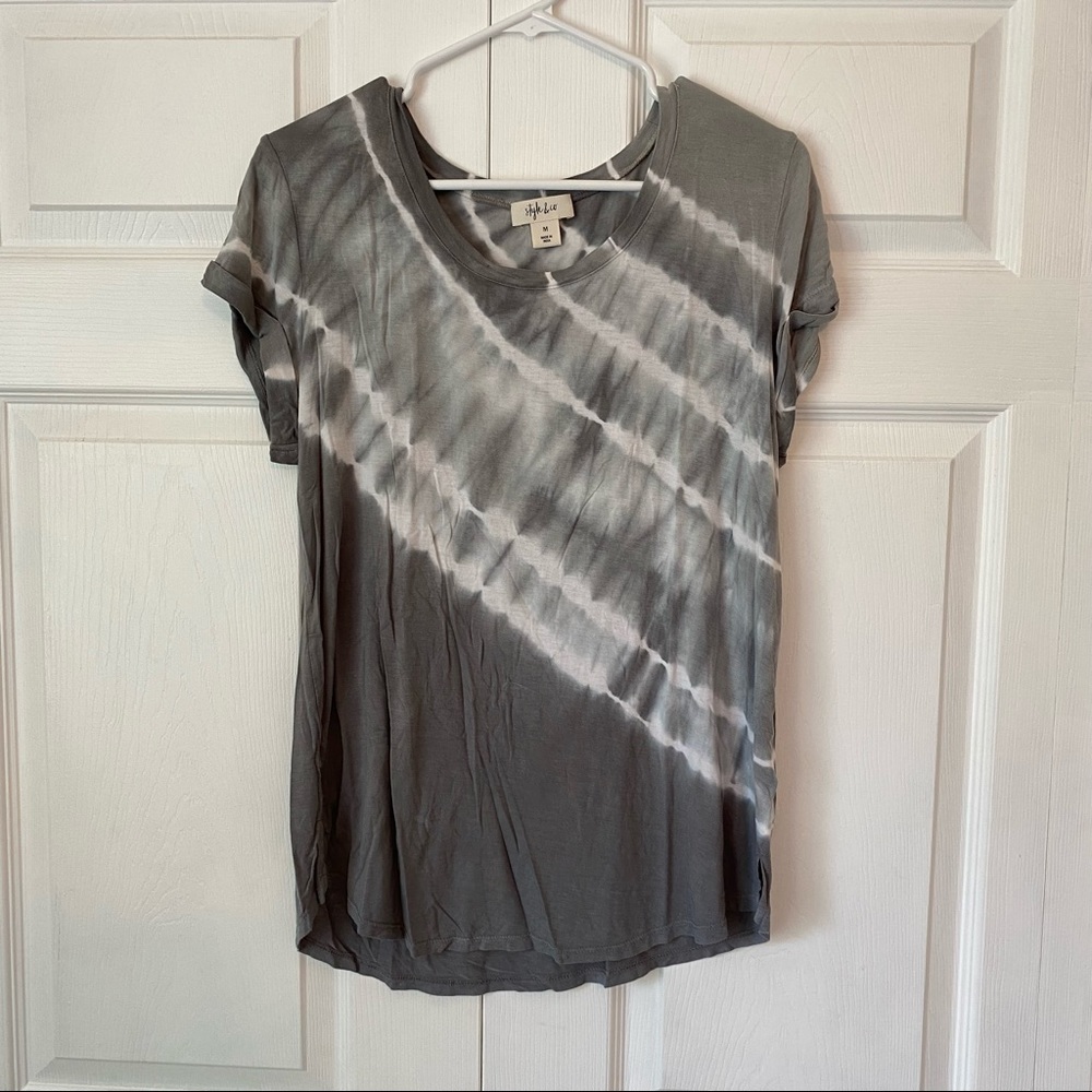 gray and white tie dye top